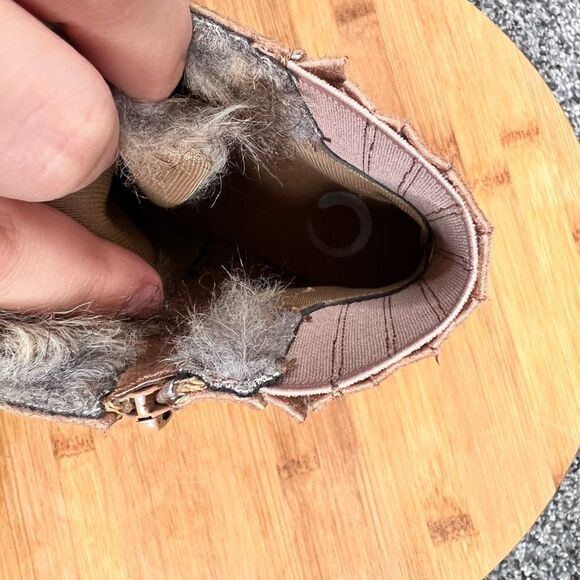 Sz 6 Journee Collection Taupe Faux Fur Trail Lace Up Boots NWT $70 MSRP - Picture 12 of 13